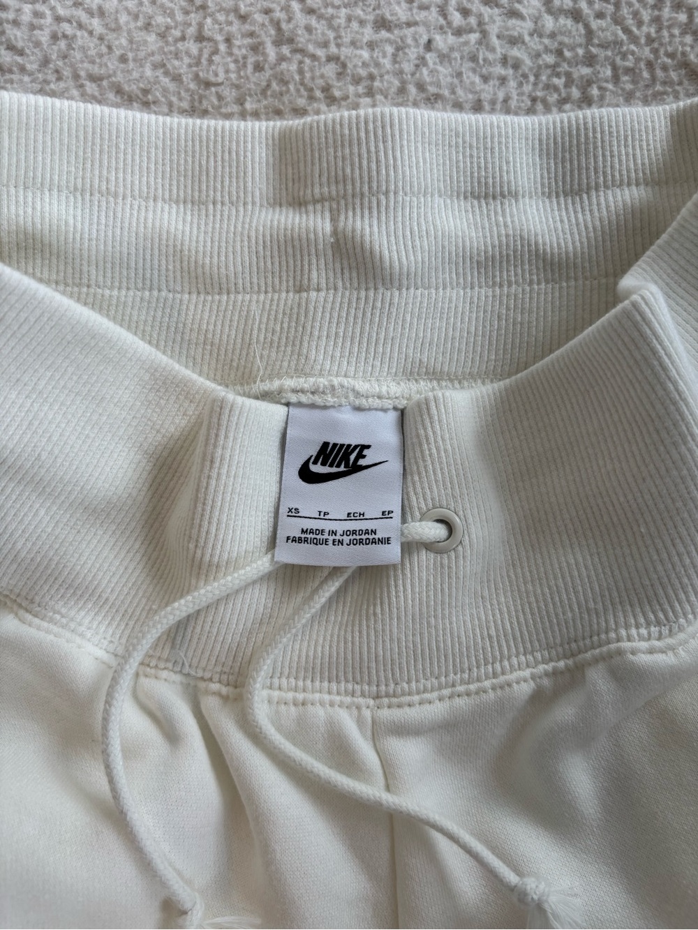 Nike Off-White Drawstring Waist Lounge Shorts and Zip Up - Picture 3 of 4
